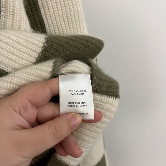 Checkered W. Cashmere Turtleneck Sweater Olive and Cream - Picture 3 of 7